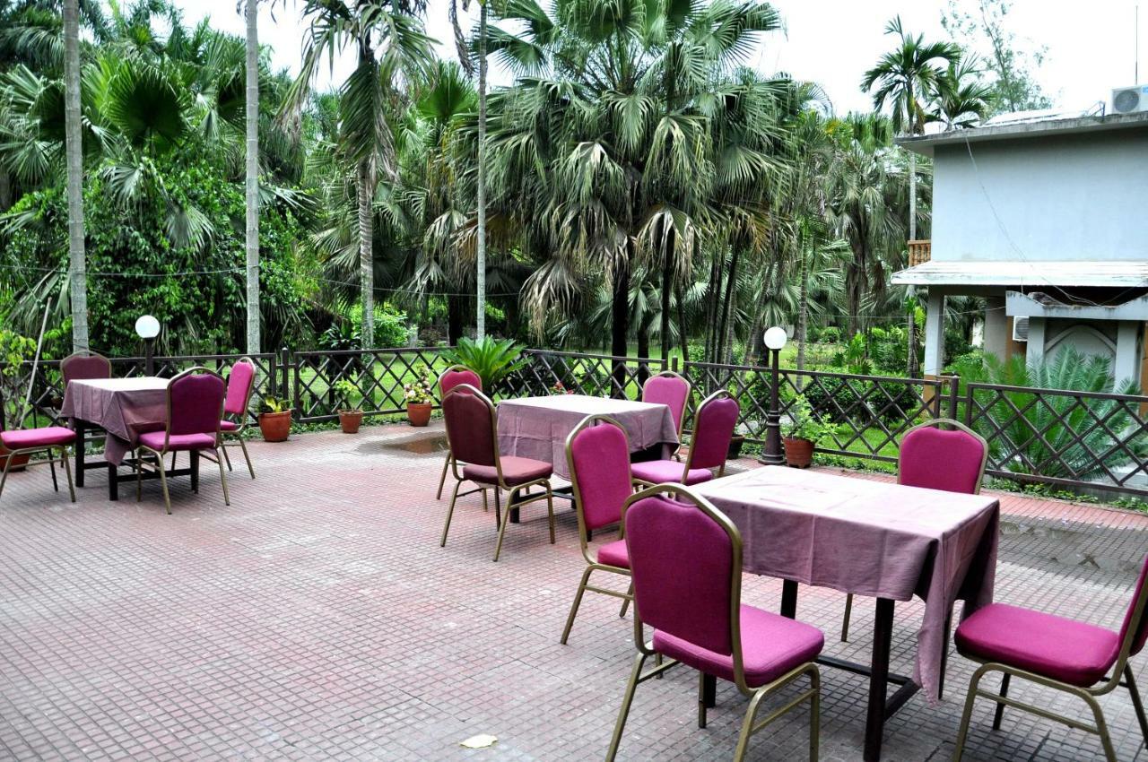 Chitwan Paradise Hotel Sauraha Exterior foto